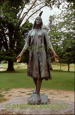JAMESTOWN VIRGINIA USA
Statue of Poncahontas who married John Rolfe one of the first English Settlers who came to Jamestown to find gold but found tobacco