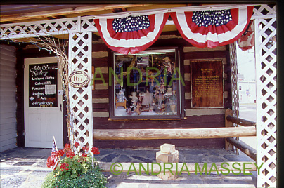 NEW MARKET VIRGINIA USA
Shop on the site of the Fur Trading post of John Sevier Frontiersman and famed Indian Fighter - in the Historic District of thie town