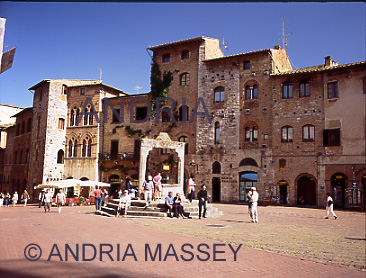 SAN GIMIGNANO TUSCANY ITALY
A well in Piazza Cisterna centre of this lovely hill top town