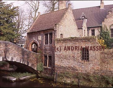 Footbridge over the main canal Bruges

Format: Medium